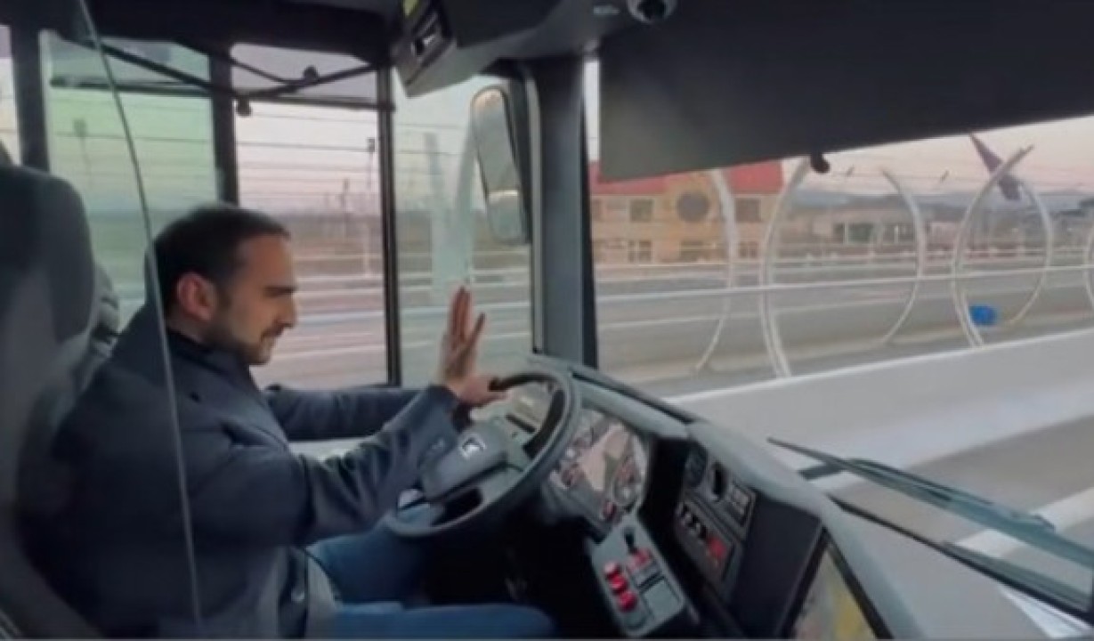 Տիգրան Ավինյանի կողմից ավտոբուս վարելու տեսանյութը՝ նրան տուգանելու հիմք. Ոստիկանությունը փակուղում է հայտնվել