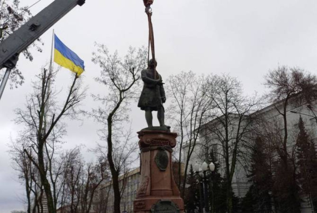 Դնեպրոպետրովսկում սկսել են ապամոնտաժել Լոմոնոսովի հուշարձանը