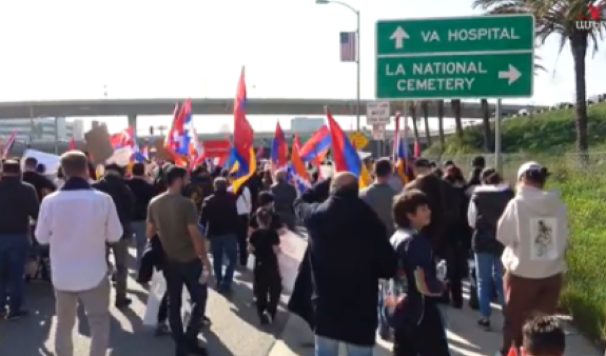 Լոս Անջելեսում հայերը բողոքի ցույց և քայլարշավ են կազմակերպել դեպի Ադրբեջանի հյուպատոսարան