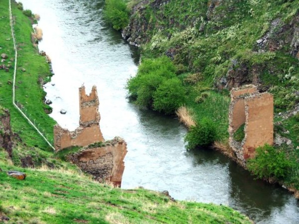 Անիի կամրջի վերականգնումն իրականում ծրագրված էր Մանազկերտի ճակատամարտի 1000-ամյակի միջոցառումների շրջանակներում