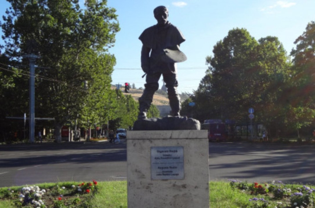 Շառլ Ազնավուրի արձանը կտեղադրվի Ֆրանսիայի հրապարակում, Ռոդենի արձանը կտեղափոխվի. որոշում