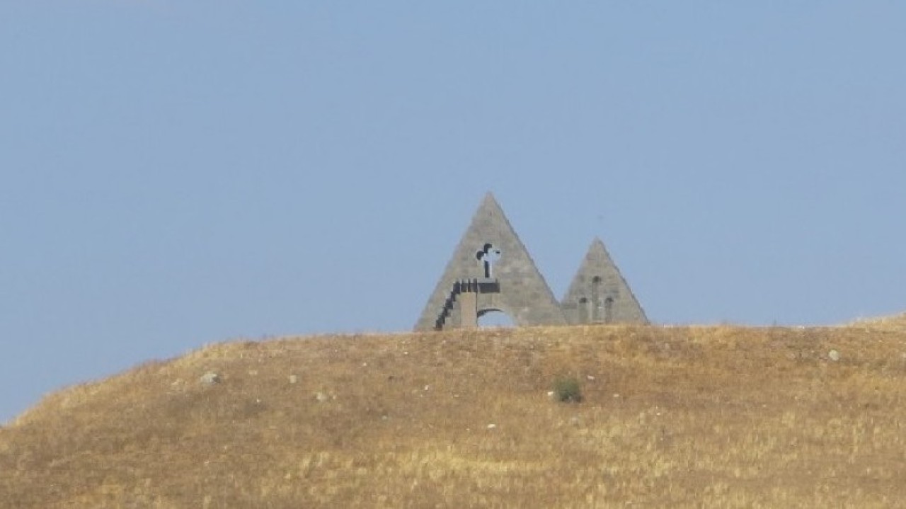 «Մեծ և Փոքր Սյունիքներ» հուշակոթողն անցել է Ադրբեջանի վերահսկողության տակ՝ հայտնվելով ոչնչացման սպառնիքի առաջ. monumentwatch.org