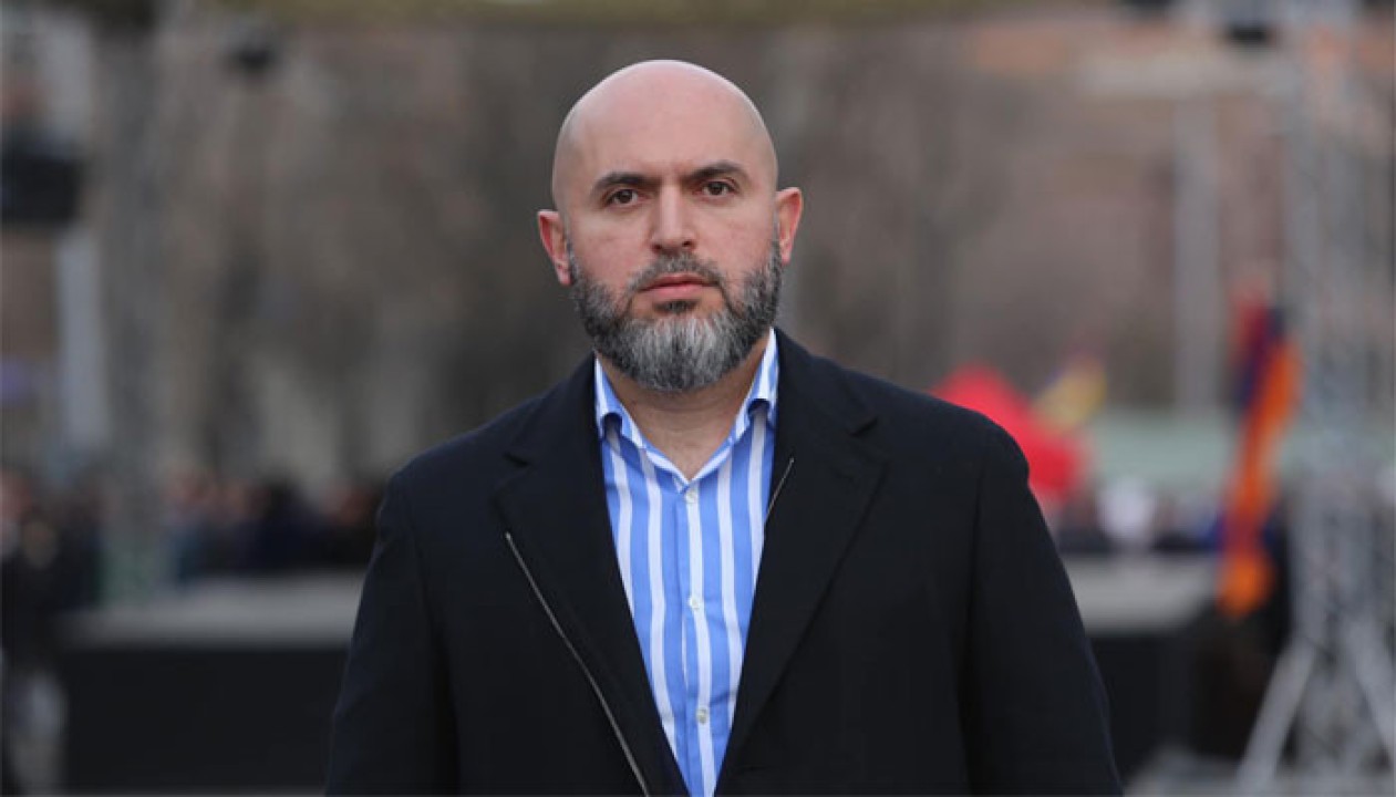 Արմեն Աշոտյանի կալանքի դատական նիստը սկսեց և ընդմիջվեց 1,5 ժամով. պաշտպան