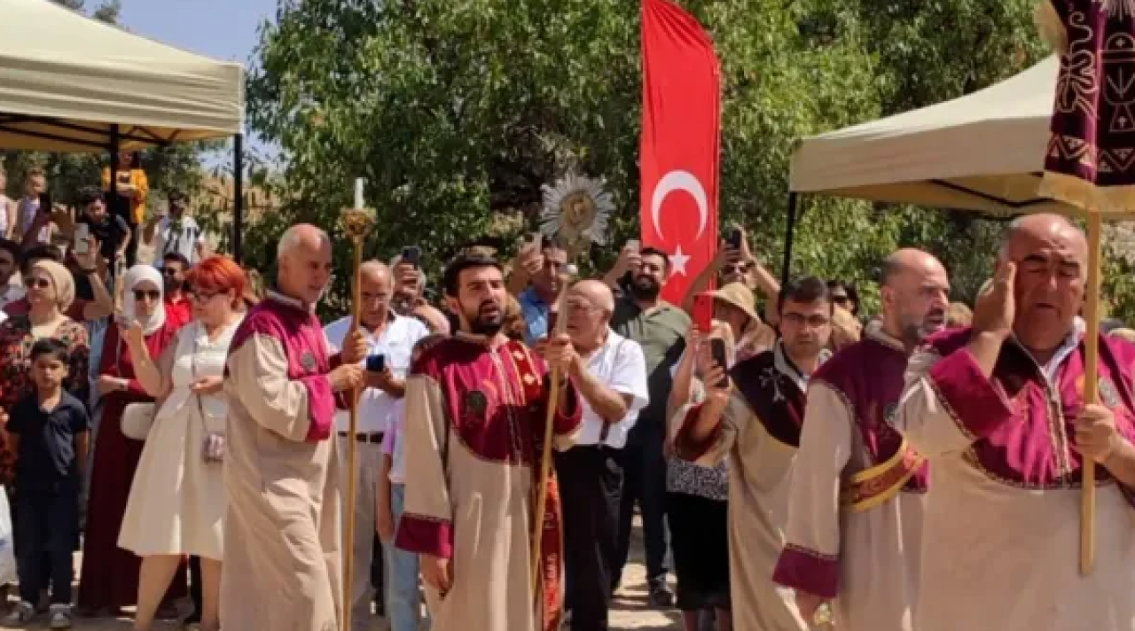 Աղթամարի Սուրբ Խաչ եկեղեցին նախապատրաստվում է 11-րդ պատարագին․ թուրքական պարբերականի անդրադարձը