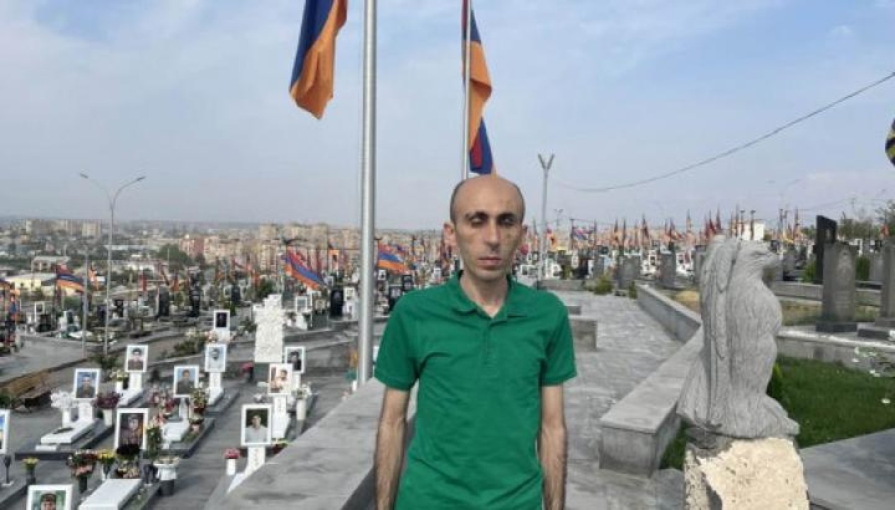 Ես արդեն Երևանում եմ՝ բոլոր արցախցիների պես՝ հայրենազուրկ ու սրտաբեկ, բայց չկոտրված. Արտակ Բեգլարյան
