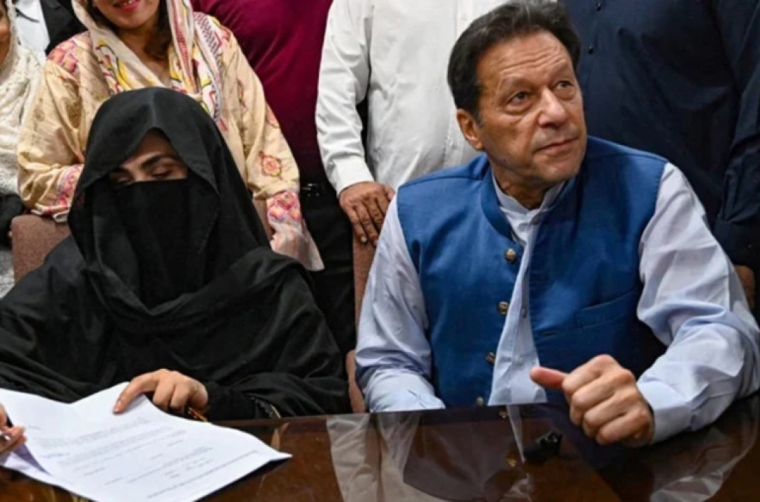 Պակիստանի նախկին վարչապետը և նրա կինը դատապարտվել են 14 տարվա ազատազրկման
