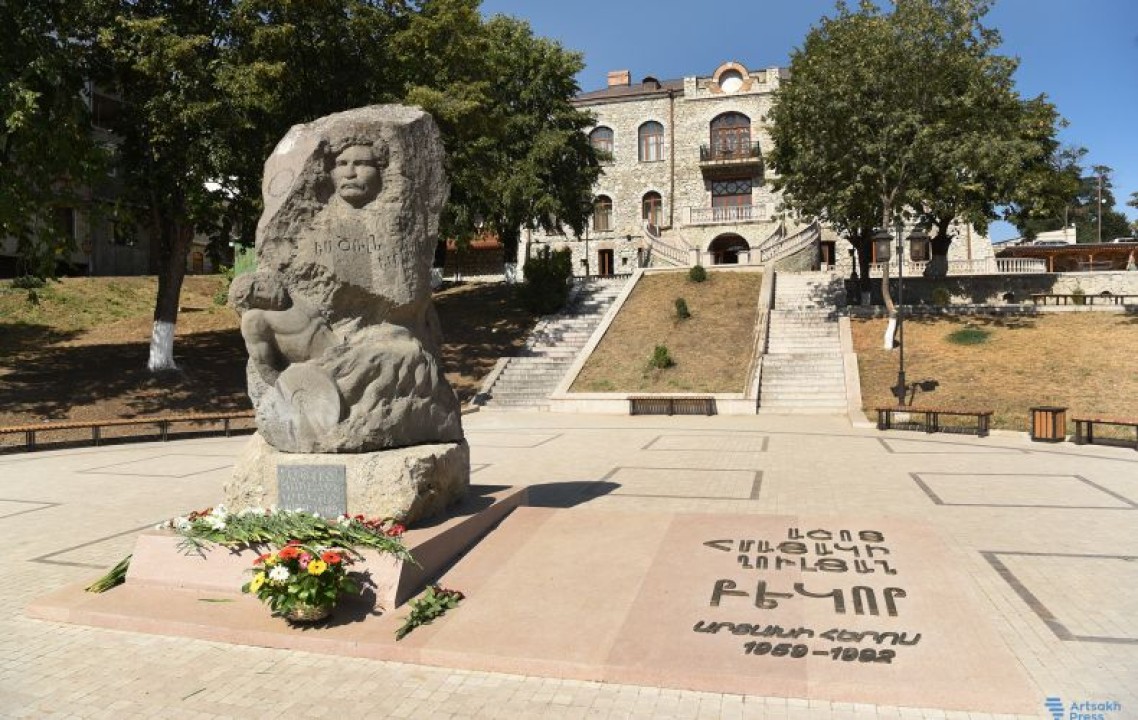 Ադրբեջանցիները Ստեփանակերտում ապամոնտաժել են Արցախի հերոս Աշոտ Ղուլյանի հուշարձանը