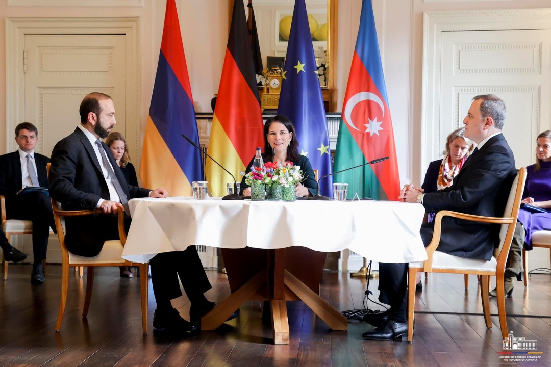 Բեռլինում մեկնարկել է Հայաստանի, Ադրբեջանի եւ Գերմանիայի ԱԳ նախարարների եռակողմ հանդիպումը